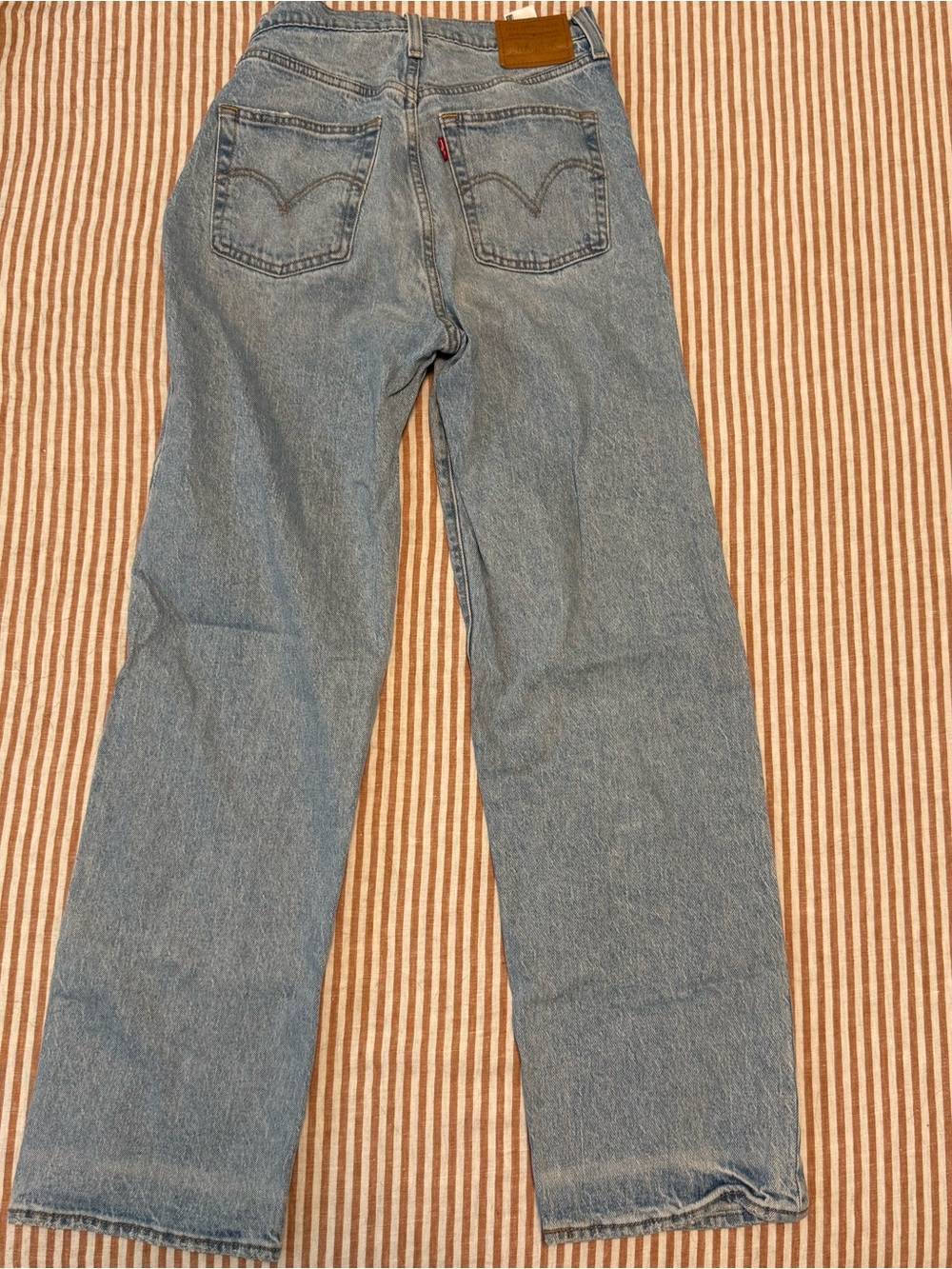 Levi’s Ribcage straight ankle jeans. 28 x 31. Light/medium wash. - Picture 5 of 12